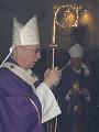 Przewodniczący KEP w najstarszej polskiej katedrze modlił się za zmarłych