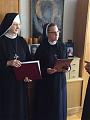 Siostry zakonne modlą się w intencji ochrony życia dzieci nienarodzonych