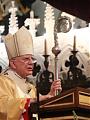 Spojrzenie na Serce Trójcy Przenajświętszej pomaga pokonać wszelkie przeciwności. Msza św. w 70. rocznicę urodzin prezydenta Lecha Kaczyńskiego.